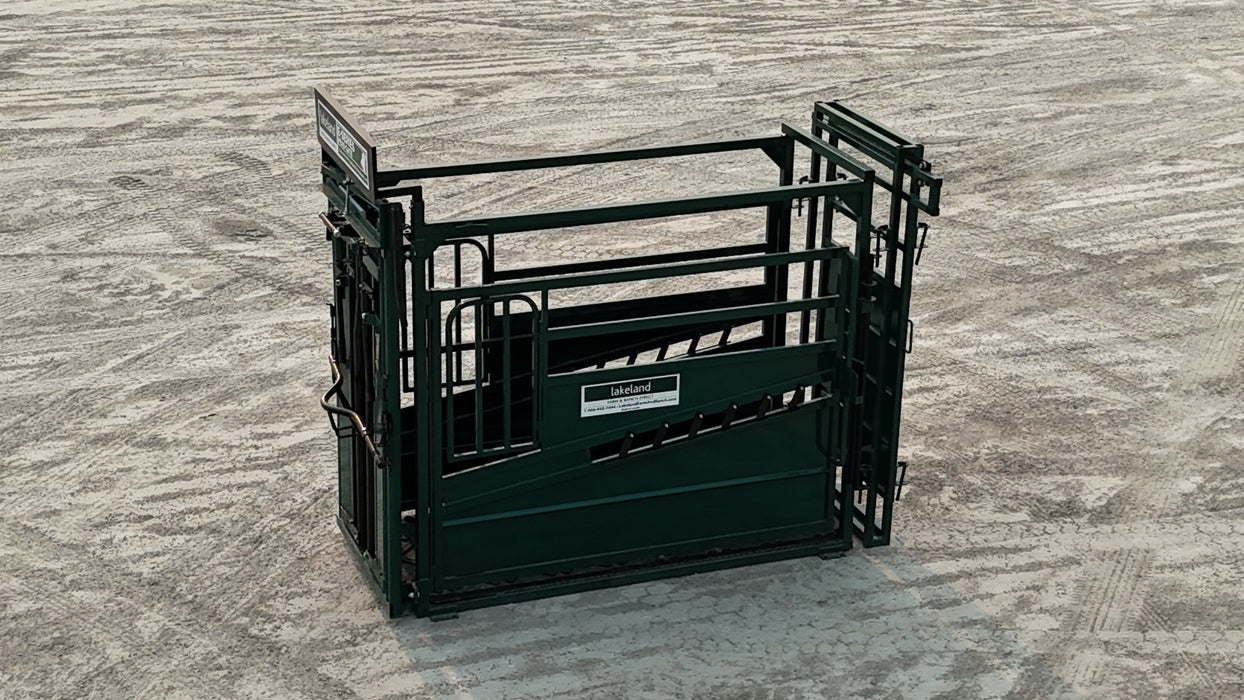 Heavy-duty cattle squeeze chute featuring adjustable sides and secure locking system for easy operation