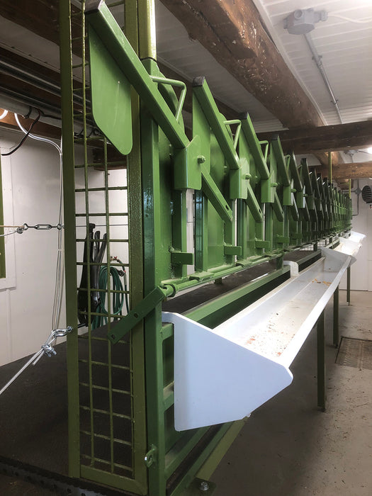 Self-Locking Head Rail for Parlors | Goat & Sheep Handling