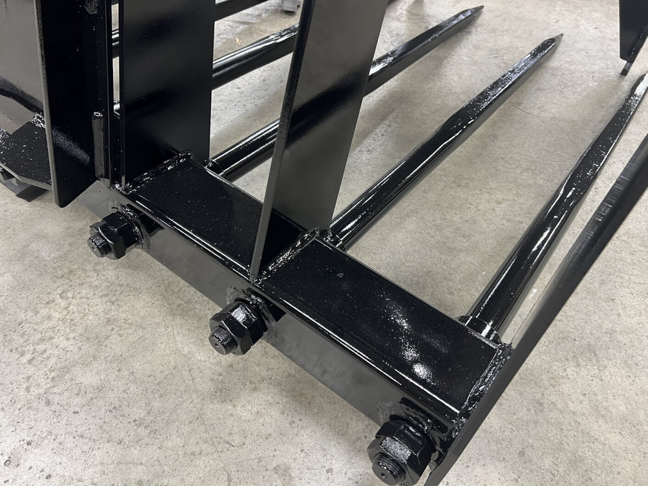 Side view of Stinger skid steer manure grapple in action – heavy-duty construction ensures long-lasting performance on the farm.