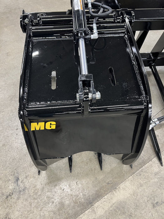Heavy-duty MG-Series skid steer manure grapple by Stinger clearing barn waste – built for power, control, and reliable farm operation.