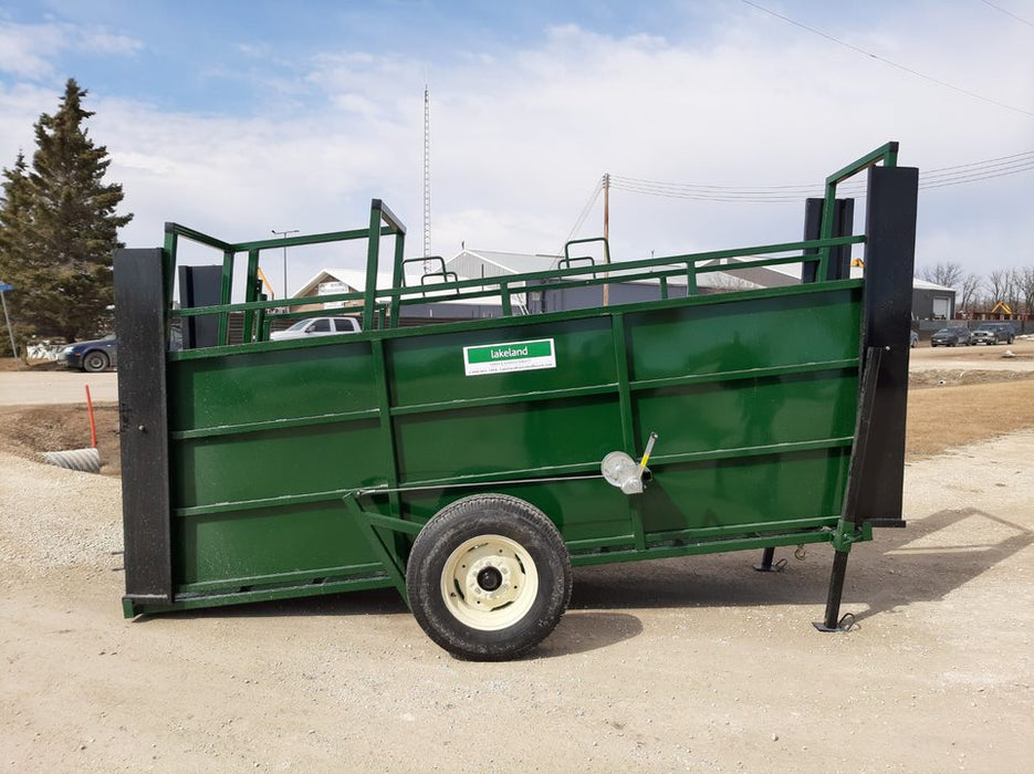C-Series cattle loading chute with slip-resistant adjustable floor for enhanced animal safety