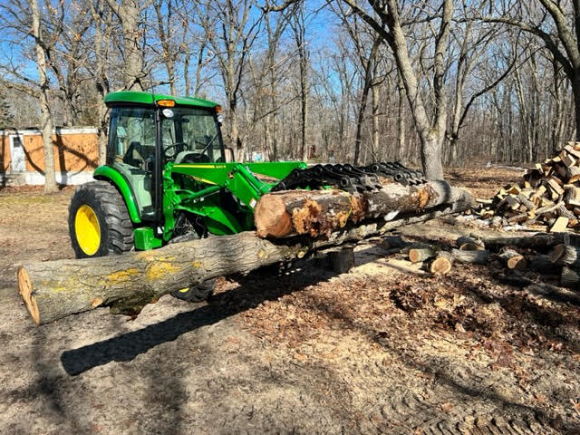 Compact Tractor Grapple Bucket | Heavy-Duty Clam Grapple by Stinger