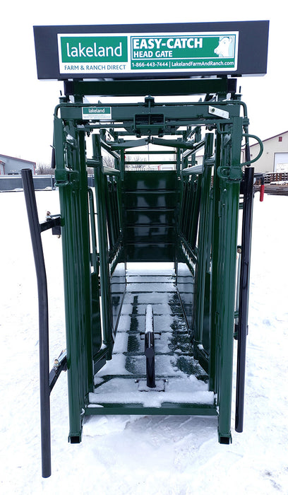 Close-up of head gate and side panels on Lakeland Premium C-Series Cattle Squeeze Chute