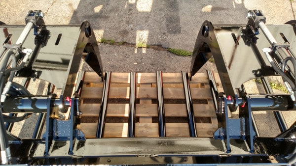 Stinger Manure Tine Grapple Bucket – Heavy-Duty Skid Steer Grapple